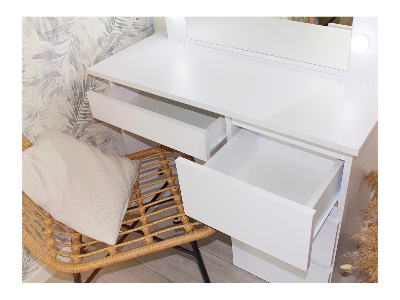 Туалетний столик Homart 12 LED із дзеркалом і підсвічуванням Білий (9281) - фото 6 Туалетний столик Homart 12 LED із дзеркалом і підсвічуванням Білий (9281) - фото 6