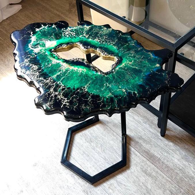 Столик журнальный фигурный из эпоксидной смолы Срез камня 50х40 см