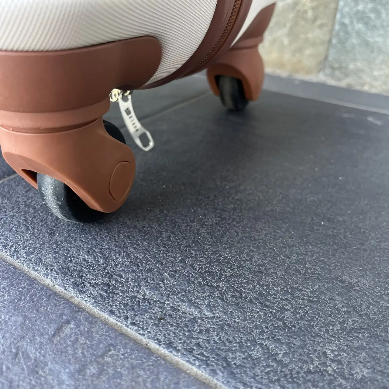 Чемодан дорожный Bloom 1507 М 63 л Молочный - фото 5