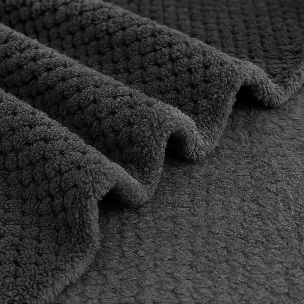 Плед-одеяло утепленное фланелевое бархатное для дивана и кровати 200х230 см Темно-серый - фото 2