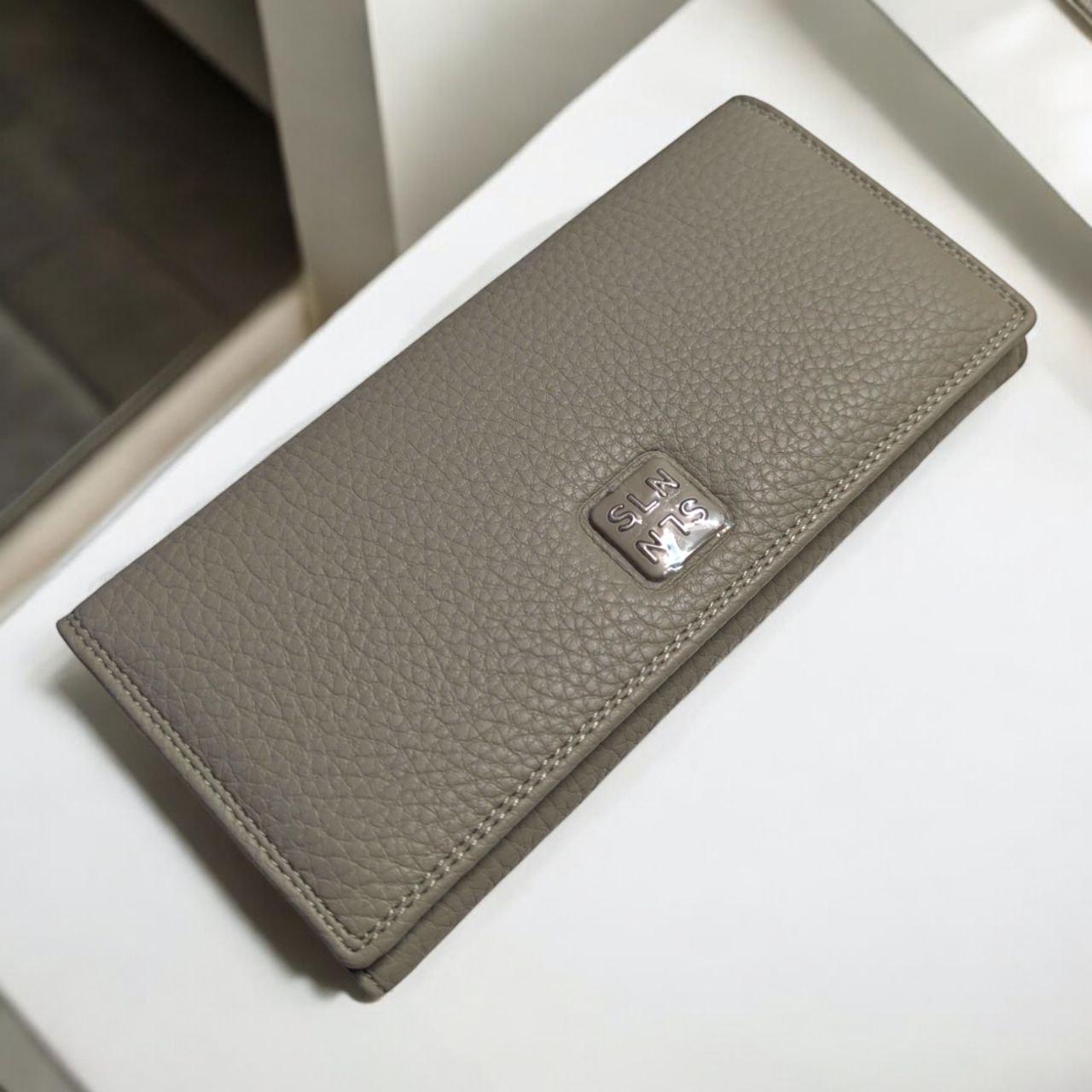 Гаманець жіночий великий на магніті із зовнішнім відділенням для монет на змійці Saralyn 19х10 см (2-70А) Гаманець жіночий великий на магніті із зовнішнім відділенням для монет на змійці Saralyn 19х10 см (2-70А)