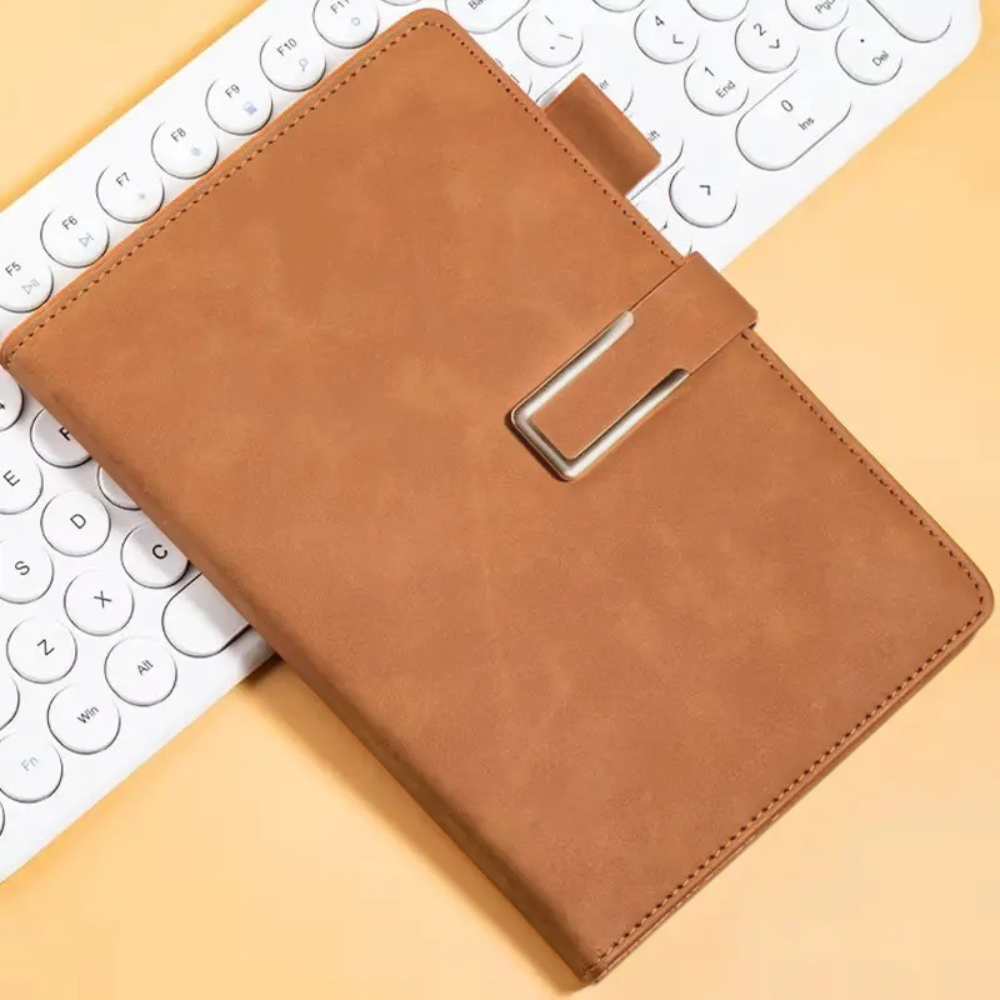 Дневник планер с ручкой на 100 листов в мягкой обложке формат А5 Коричневый - фото 1 Дневник планер с ручкой на 100 листов в мягкой обложке формат А5 Коричневый - фото 1