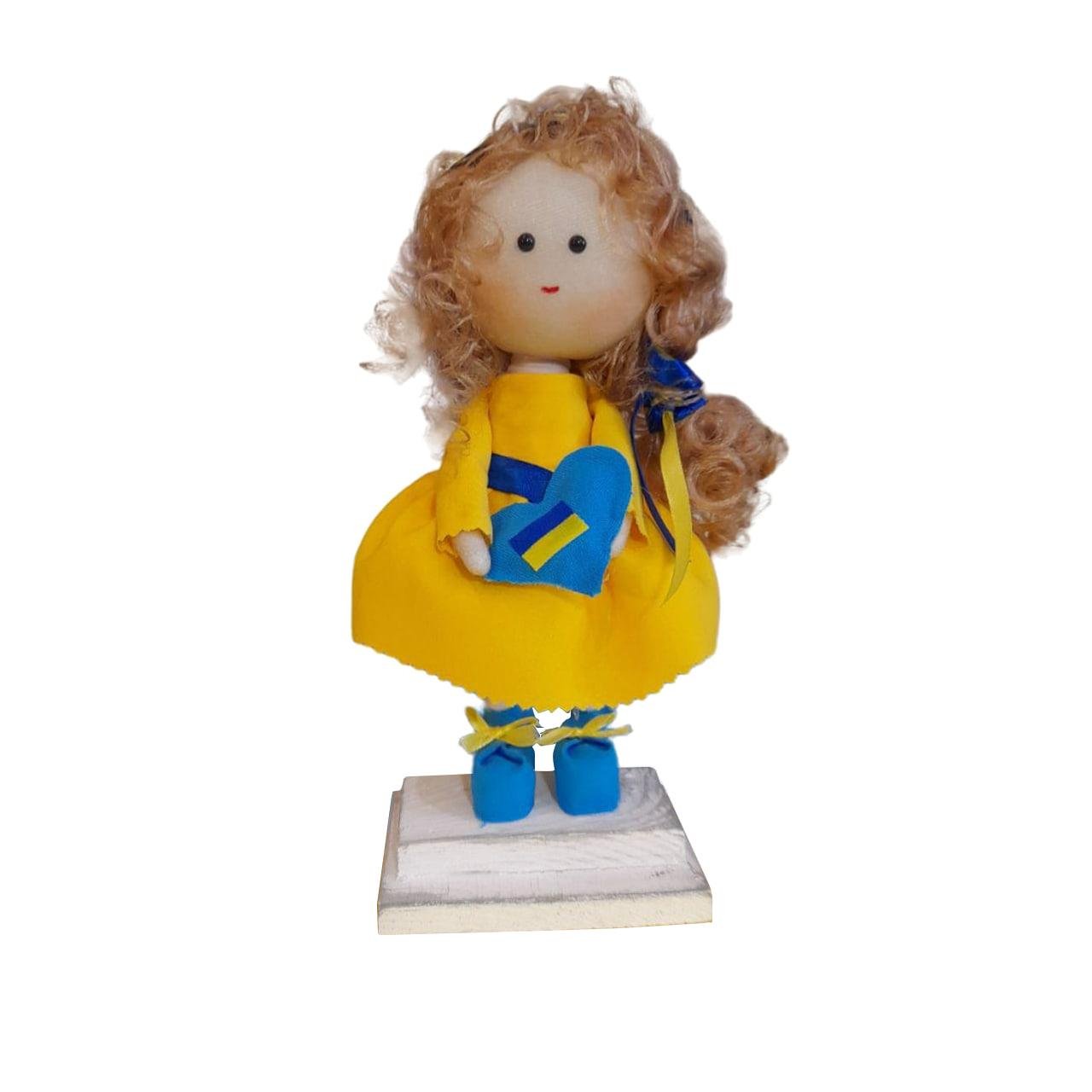 Сувенир Гранд Презент Девочка-Украинка с большим сердцем 24 см