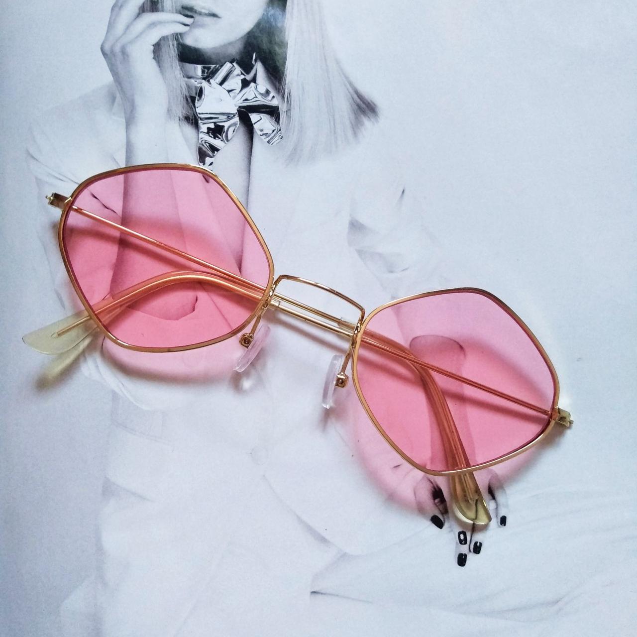 Солнцезащитные очки ромб с цветной линзой Розовый