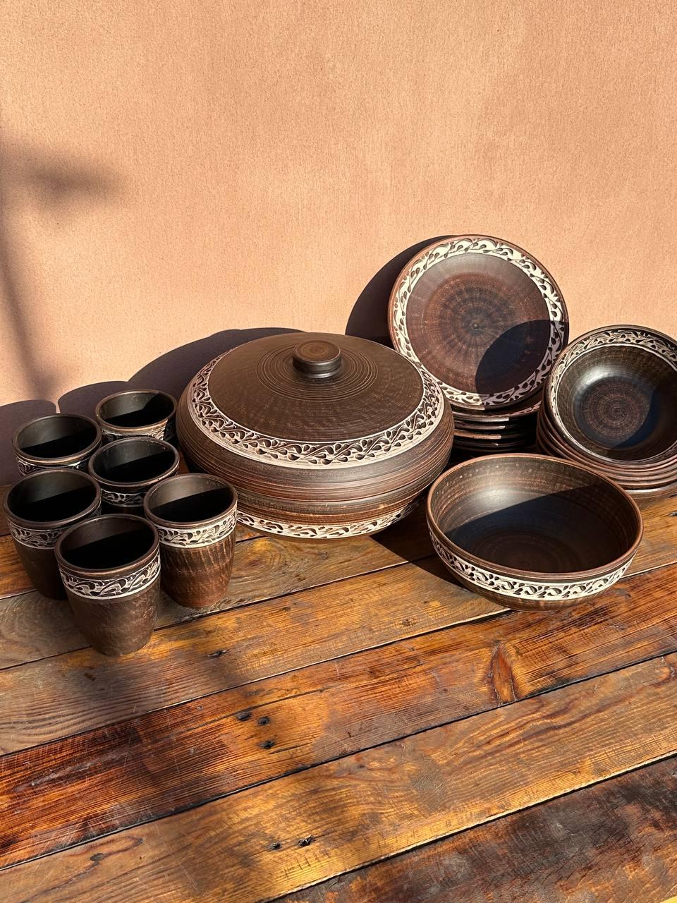 Набор посуды из красной глины "Семья" ангоб