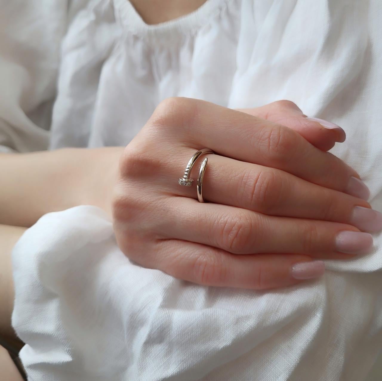 Кольцо серебряное женское Гвоздик с белыми камнями р. 17 925 пробы 3,28 г (522р)