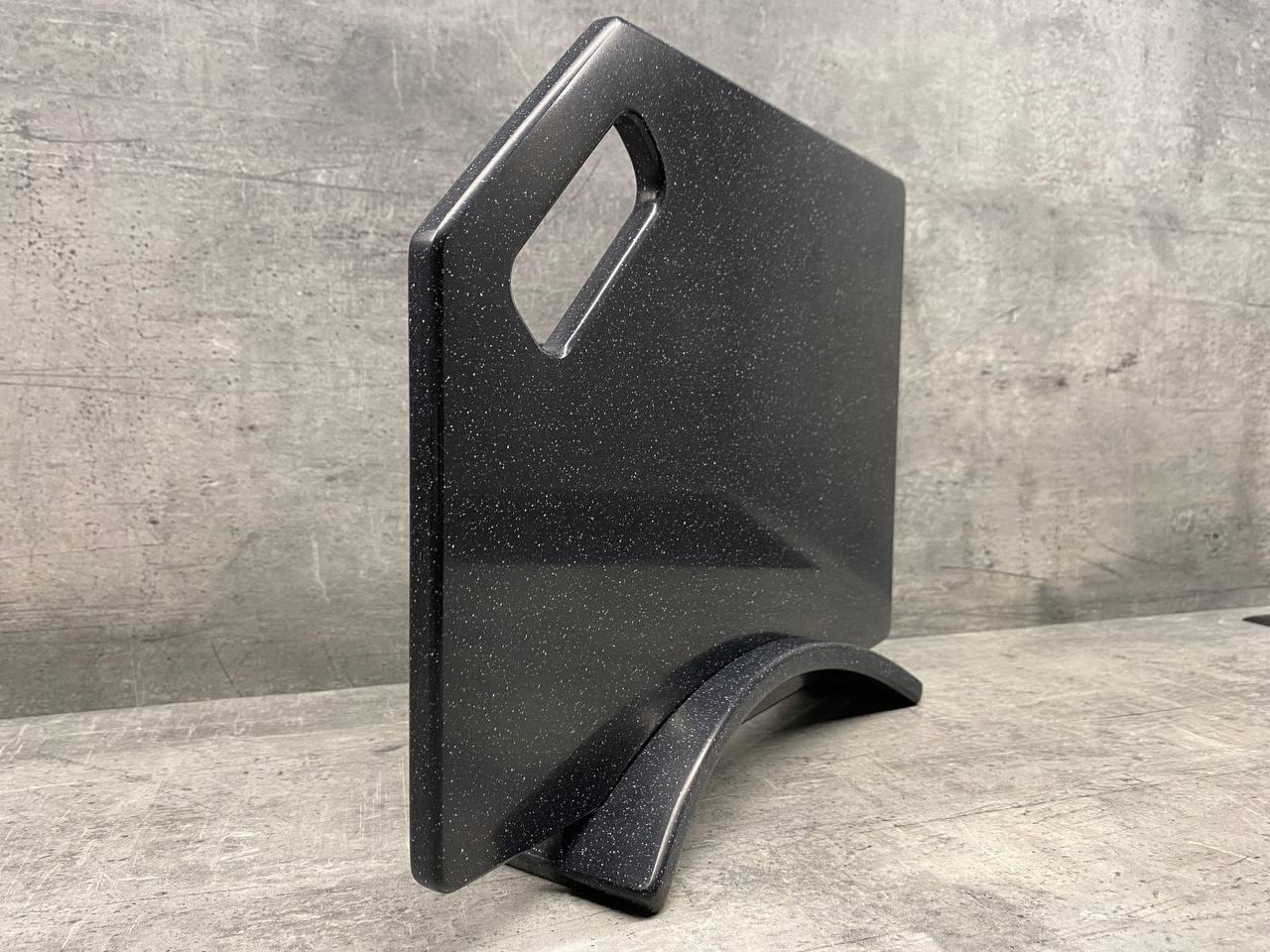 Доска кухонная Night Gleam на подставке из искусственного акрилового камня 350x250 мм (210) - фото 2 Доска кухонная Night Gleam на подставке из искусственного акрилового камня 350x250 мм (210) - фото 2