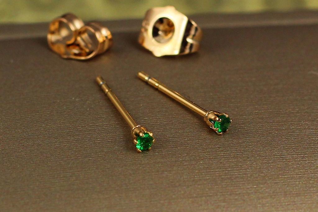 Серьги гвоздики Xuping Jewelry зеленые камешки 2 мм Золотистый (2181143273)
