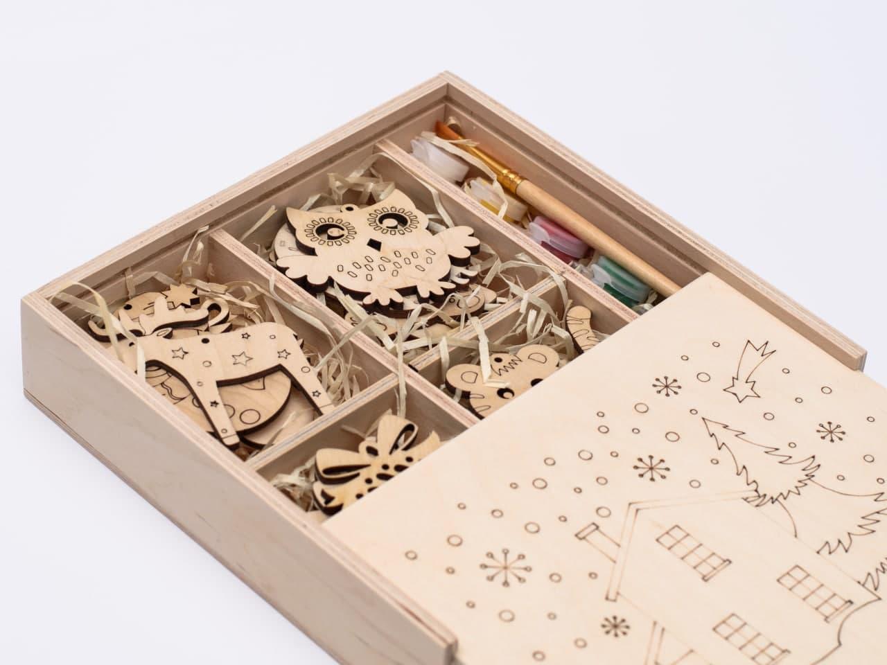 Набір новорічних іграшок-розмальовок Зробив Тато "Веселі свята" 16 шт. з фарбами та двома пензликами (NYBOX20000) - фото 5 Набір новорічних іграшок-розмальовок Зробив Тато "Веселі свята" 16 шт. з фарбами та двома пензликами (NYBOX20000) - фото 5