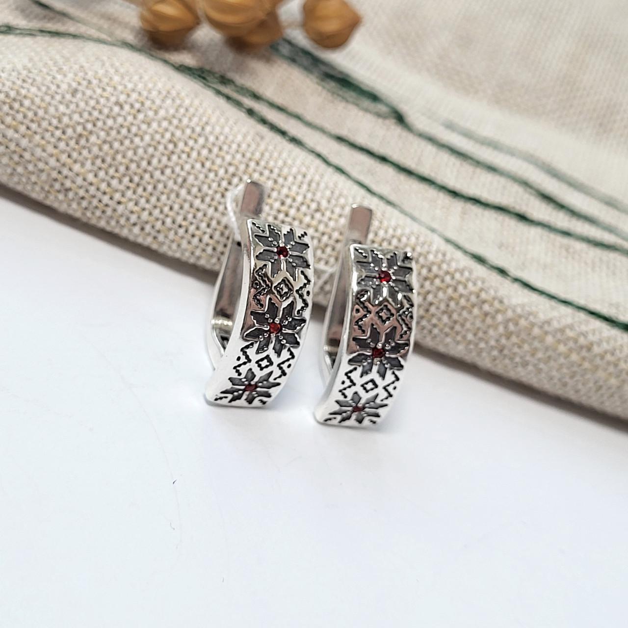 Серебряные серьги вышиванка с красными камнями 3,70 г (925 5016 ч)
