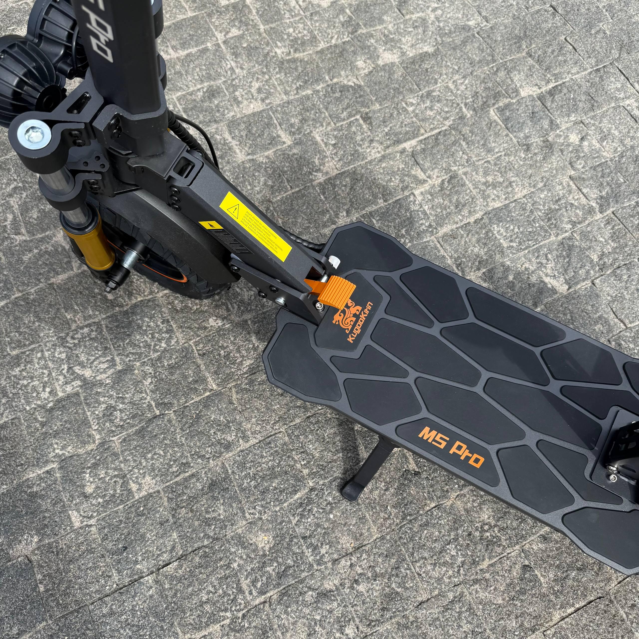 Электросамокат с сиденьем KugooKirin M5 PRO 2000W 26Ah - фото 12 Электросамокат с сиденьем KugooKirin M5 PRO 2000W 26Ah - фото 12