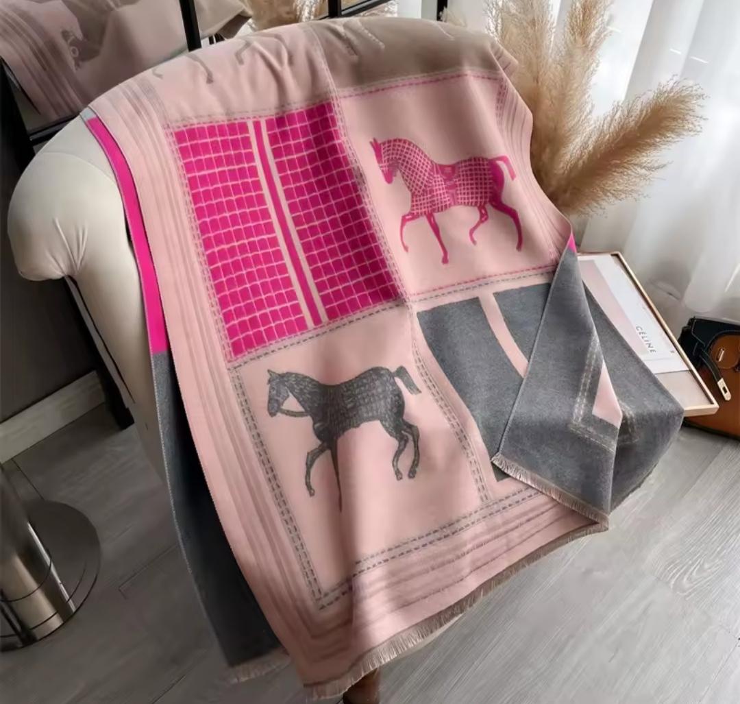 Шарф жіночий двосторонній в англійському стилі Рожевий (00071) - фото 1 Шарф жіночий двосторонній в англійському стилі Рожевий (00071) - фото 1