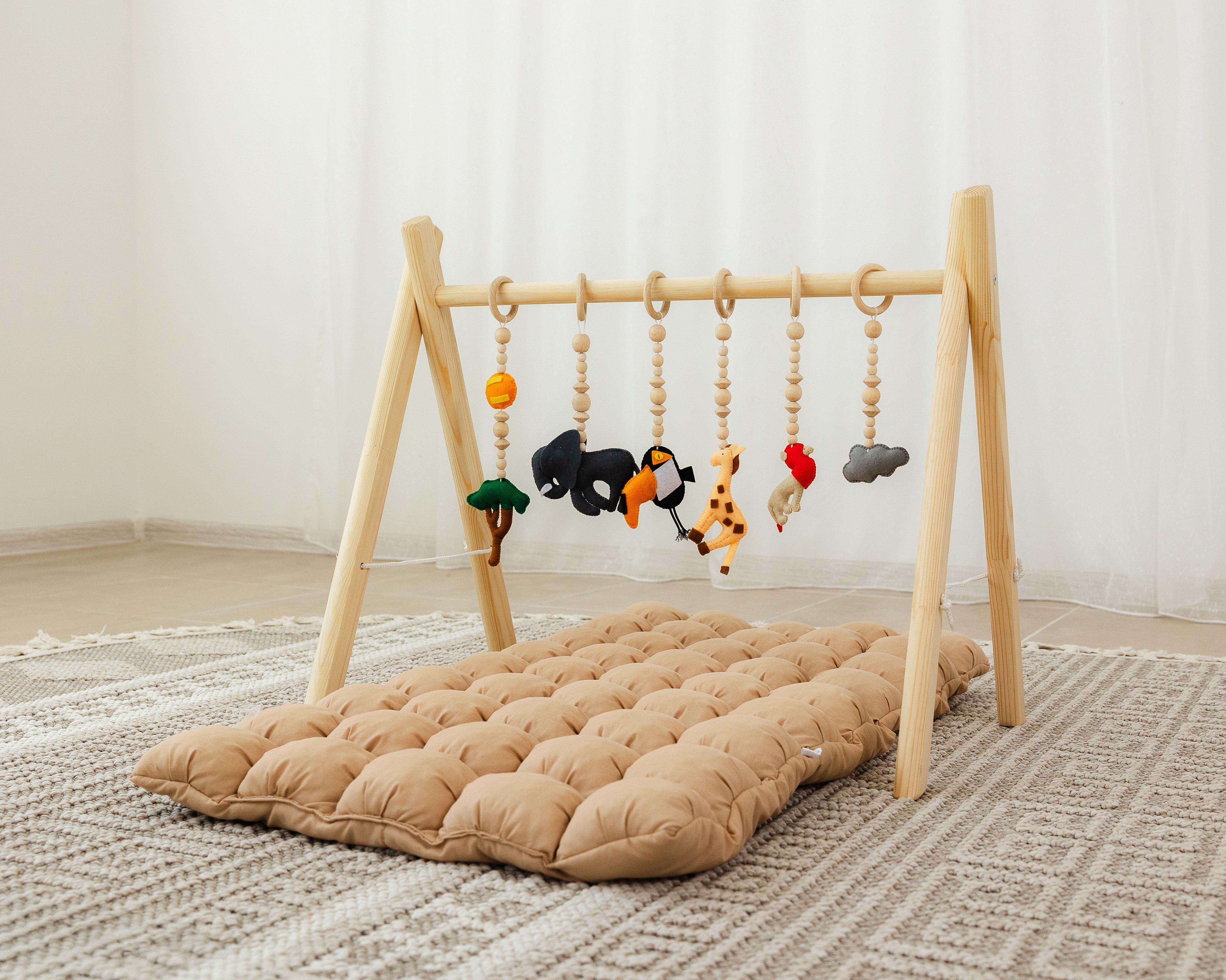 Мобиль деревянный Монтессори Сафари с матрасом Капучино (0002321)
