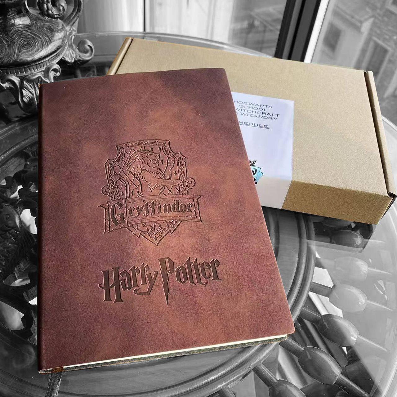 Блокнот Harry Potter Gryffindor с наклейками и постерами (27511610)