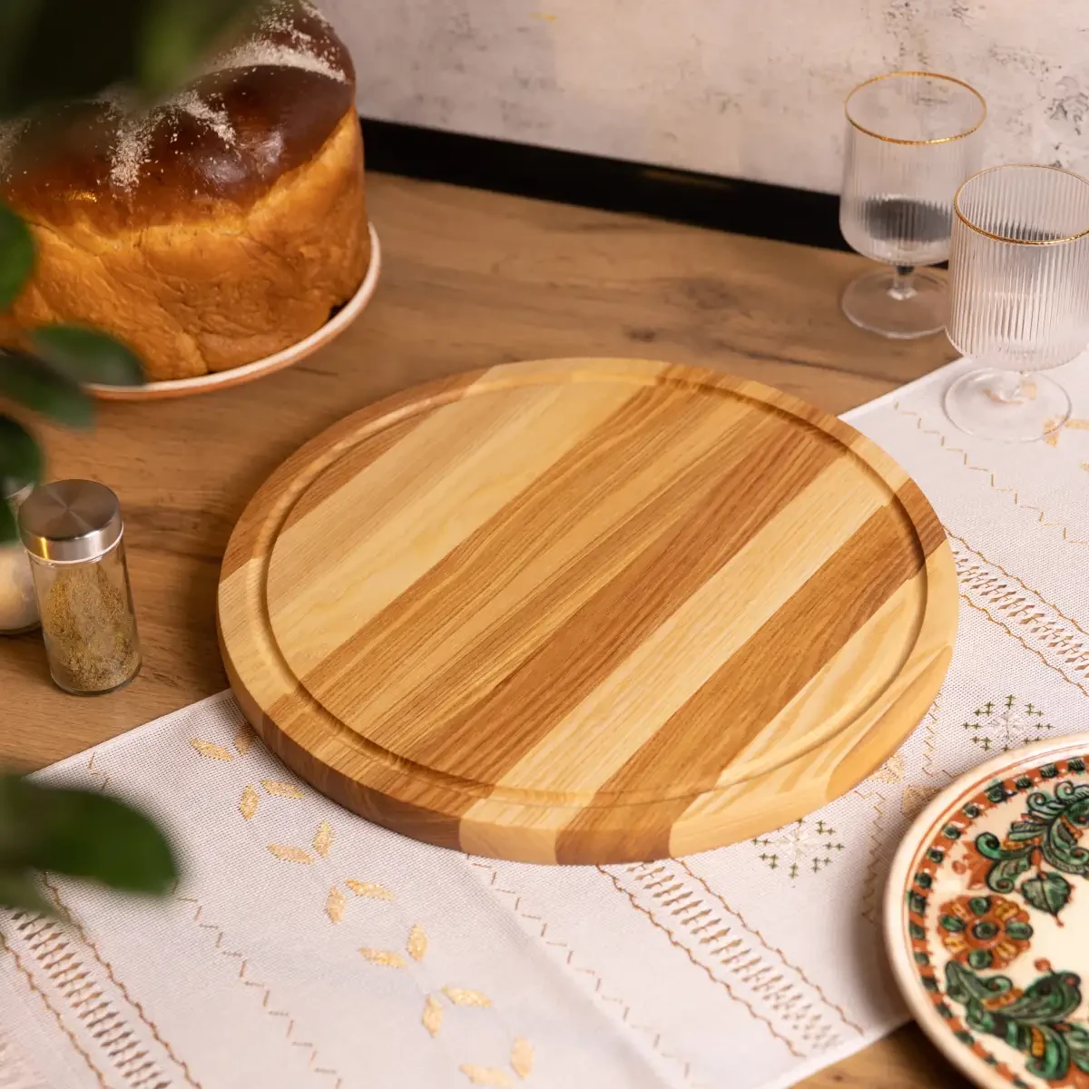 Доска разделочная деревянная круглая для подачи нарезки ясень 25 см - фото 3 Доска разделочная деревянная круглая для подачи нарезки ясень 25 см - фото 3