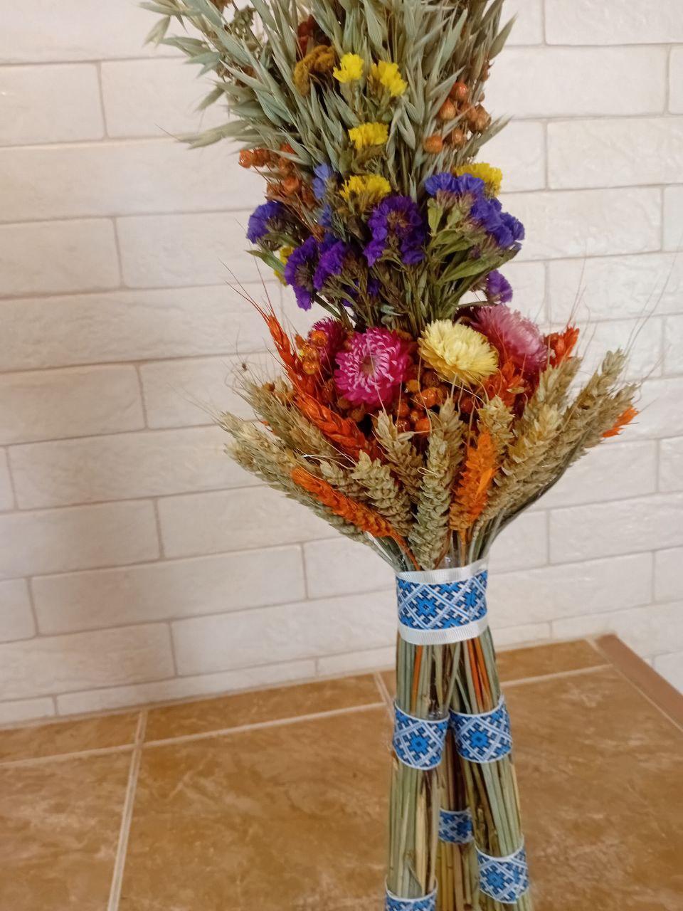 Дидух рождественский из колосья пшеницы/льна и овса на трех ножках 50-55 см с лентой вышиванкой Синий (2794446601) - фото 5 Дидух рождественский из колосья пшеницы/льна и овса на трех ножках 50-55 см с лентой вышиванкой Синий (2794446601) - фото 5