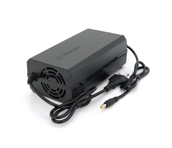 Зарядний пристрій для акумуляторів Li-ion 60V 71,4V 17S 5 A штекер 5,5x2,5 з індикацією Jinyi (22406)