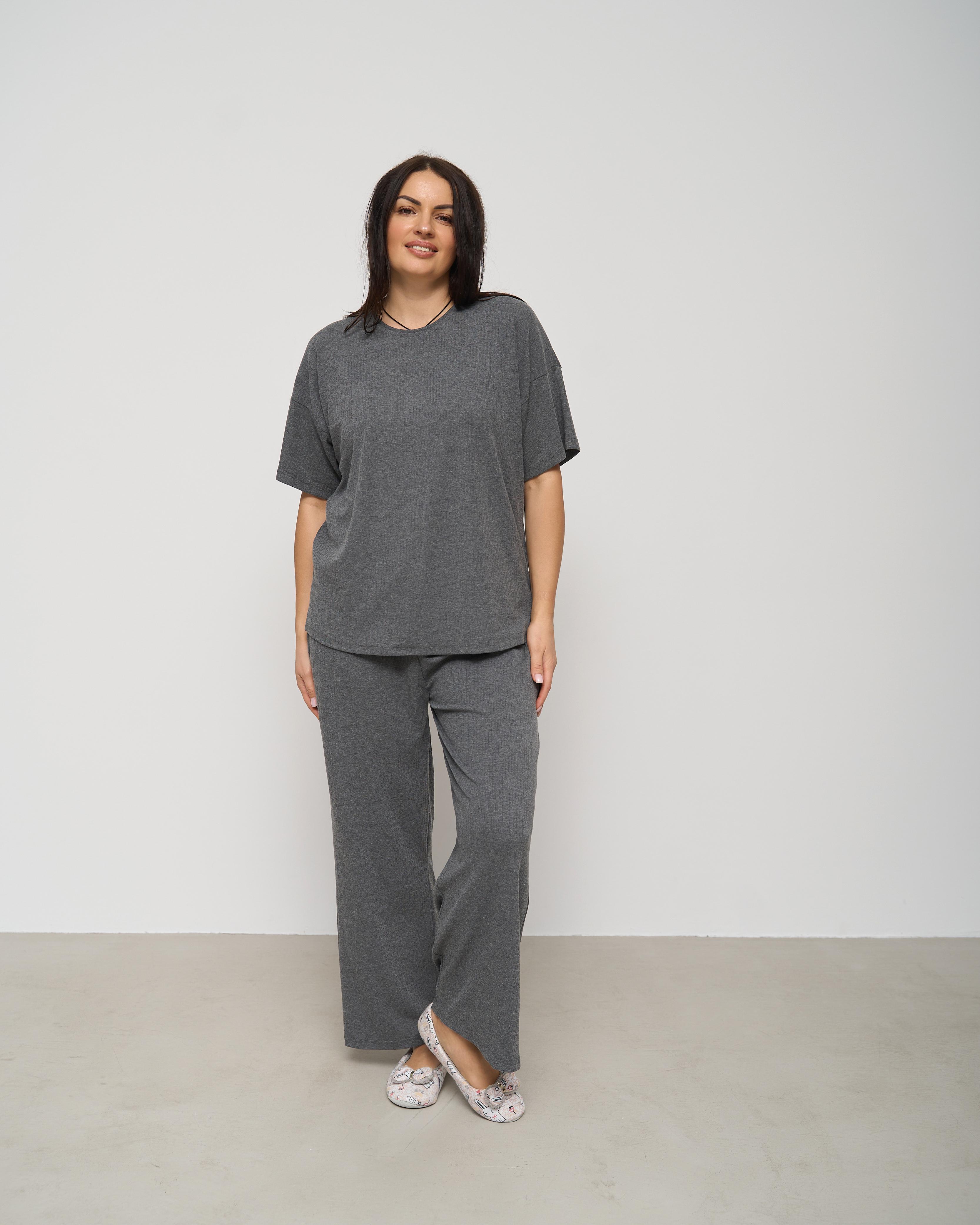 Пижама женская брюки и футболка в рубчик батал 5XL Темно-серый (47601) Пижама женская брюки и футболка в рубчик батал 5XL Темно-серый (47601)
