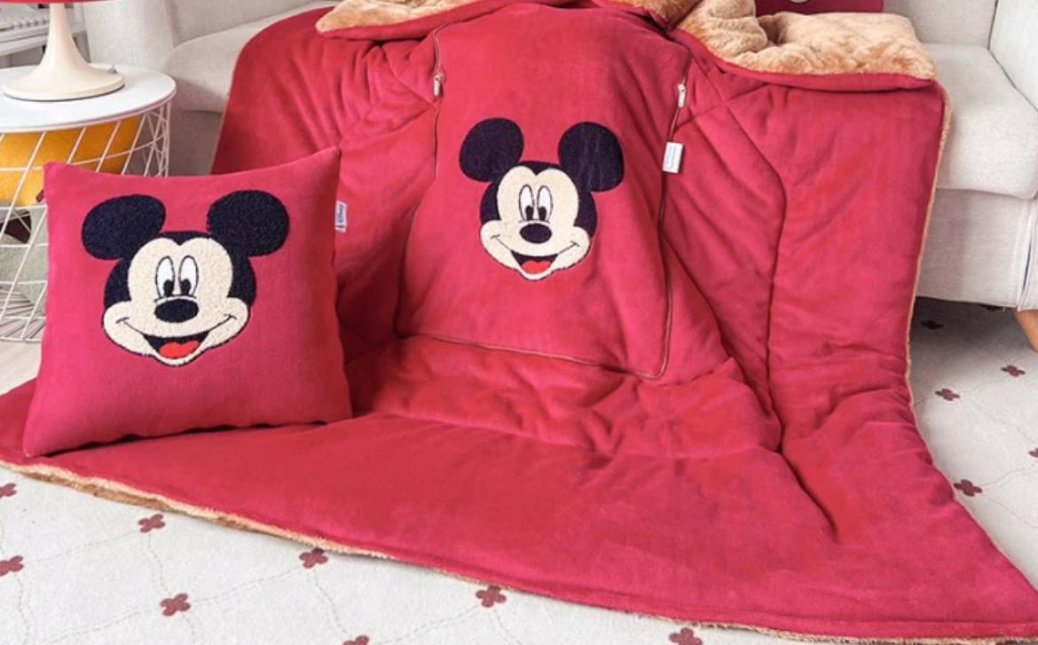 Покрывало-подушка Микки Маус 40х40/100х145 см Красный (mm003) Покрывало-подушка Микки Маус 40х40/100х145 см Красный (mm003)