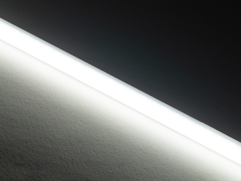 Світлодіодна лінійка SMD5730 65 LED 220В 8Вт IP44 900Лм 6000-6500K 600мм в матовому корпусі (5501) - фото 4
