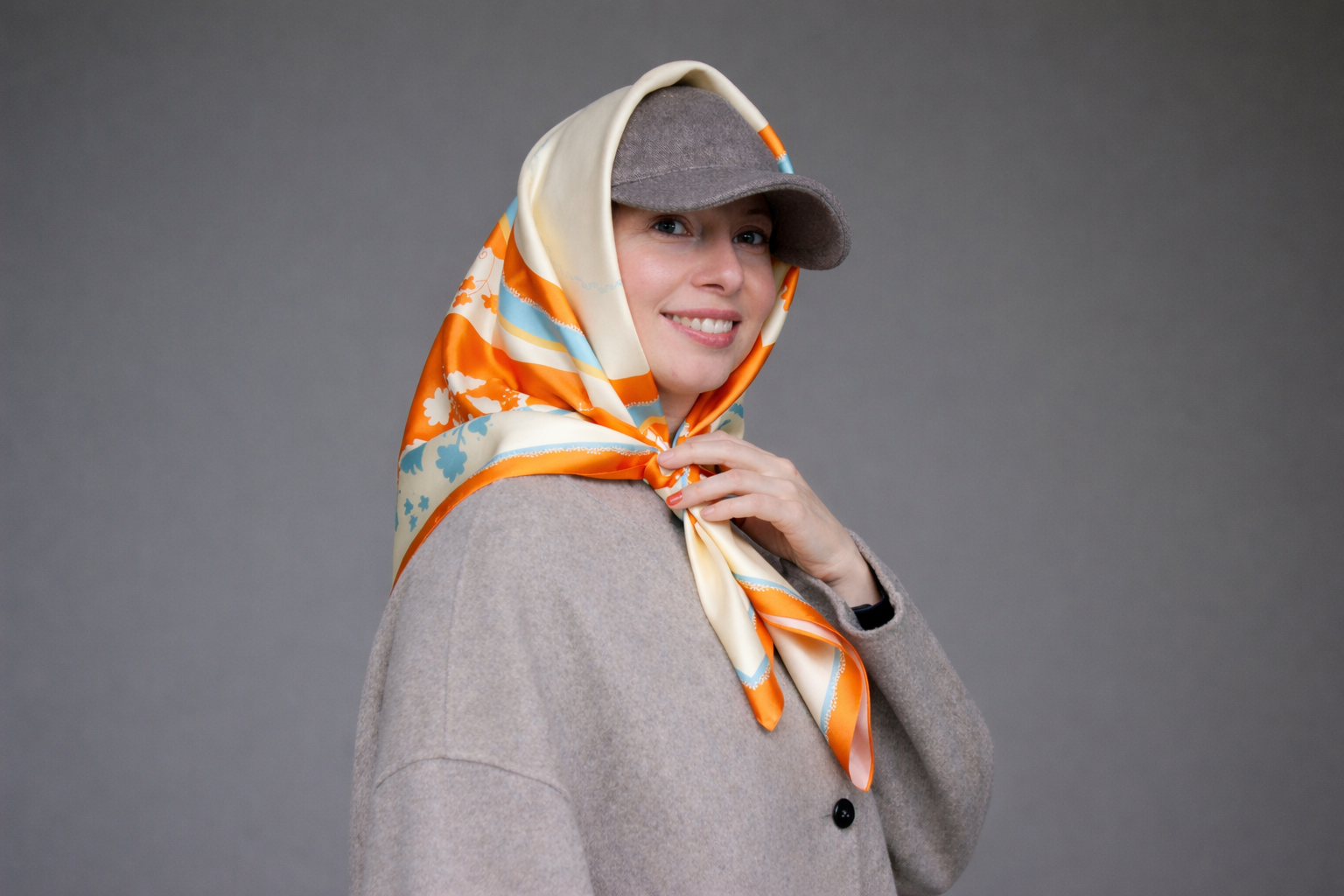 Платок шелковый Liane House Цветущая Красота 90x90 см Красный