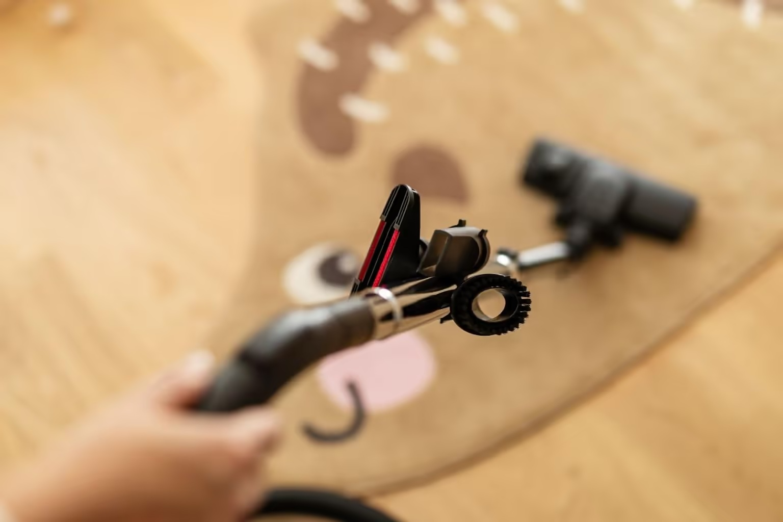 Пылесос сетевой контейнерный с HEPA фильтром для сухой уборки с телескопической трубой 3,3 л 850 Вт Черный (VCE01TABKG) - фото 6