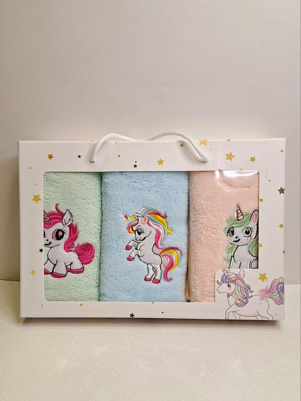 Набір кухонних рушників подарунковий Colorful Home 3 шт. з петелькою з мікрофібри 25х50 см Єдиноріжки (1524) Набір кухонних рушників подарунковий Colorful Home 3 шт. з петелькою з мікрофібри 25х50 см Єдиноріжки (1524)