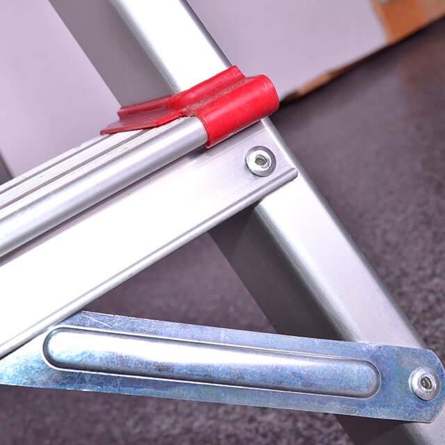 Стремянка алюминиевая Intertool LT-1004 4 ступени высота до платформы 850 мм - фото 7 Стремянка алюминиевая Intertool LT-1004 4 ступени высота до платформы 850 мм - фото 7