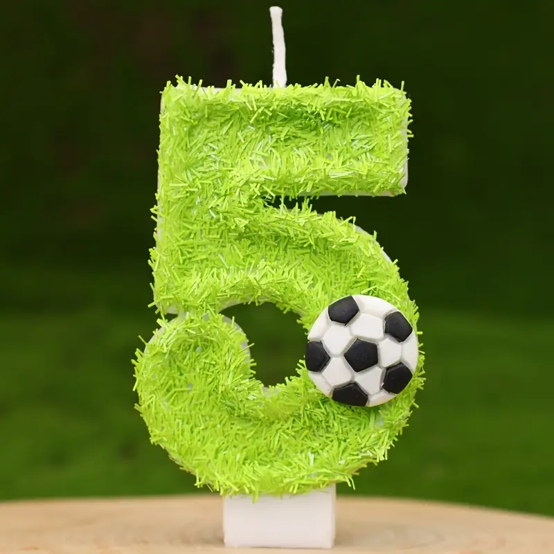 Свеча 3D Зеленая трава с футбольным мячом цифра 5 (24985604)