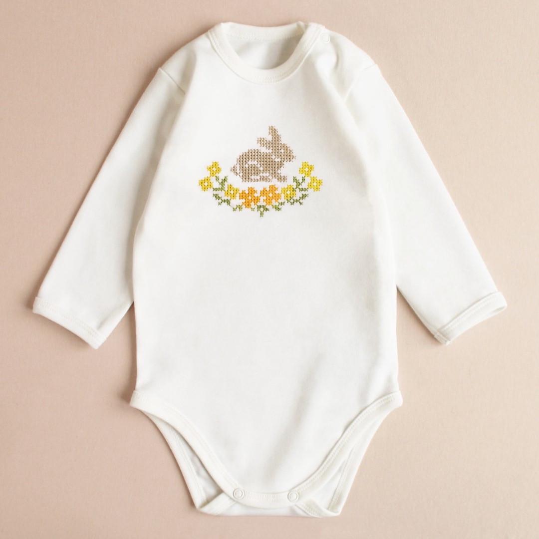 Боди с вышитым кроликом и весенними цветами 86-92 см 18-24 мес Белый (2323533724) - фото 2