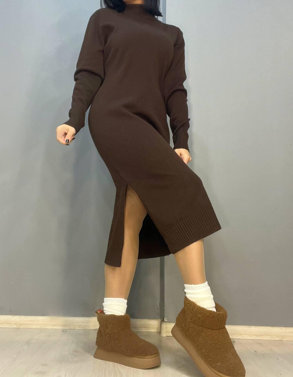 Платье женское ACCORDDREAM 2858 свитер длинное оверсайз воротник стойка разрез OS Коричневый (3211) - фото 6