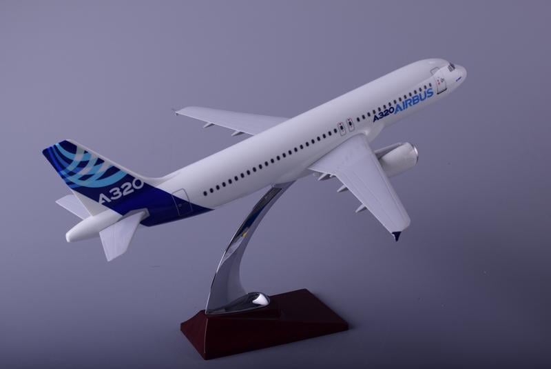 Колекційна модель літака Shantou Tongde Airbus A320 Prototype 37см