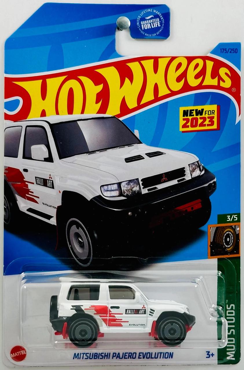 Игрушечная машинка Hot Wheels Mitsubishi Pajero Evolution 2023 Mud Studs №175 (HKK36)