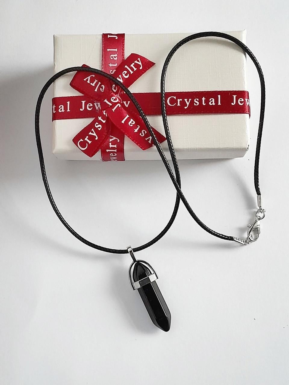 Кулон с натуральным камнем агат черный в форме кристалла шестигранника на шнурке экошелк в коробочке (16310)