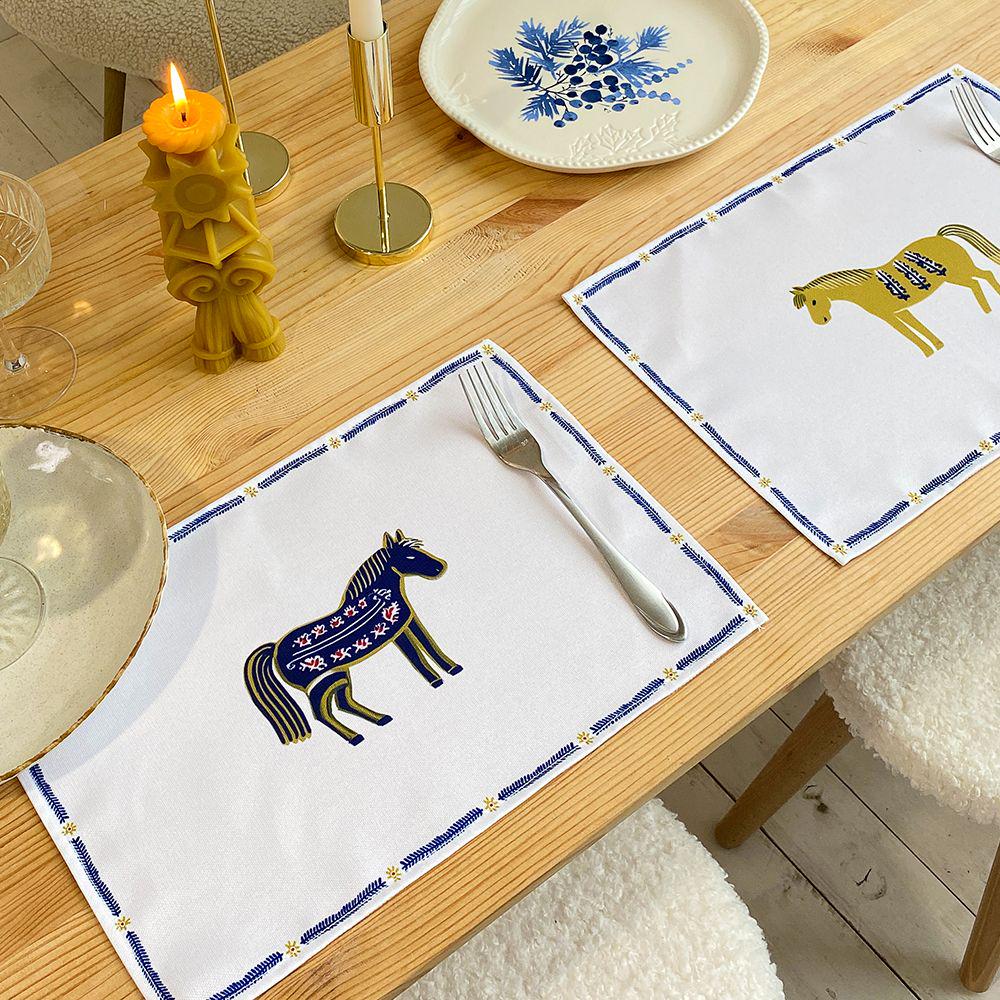 Салфетка тканевая сервировочная Presentville под тарелку Лошади 40х27 см 2 шт. (SRVS_R_26NY004)
