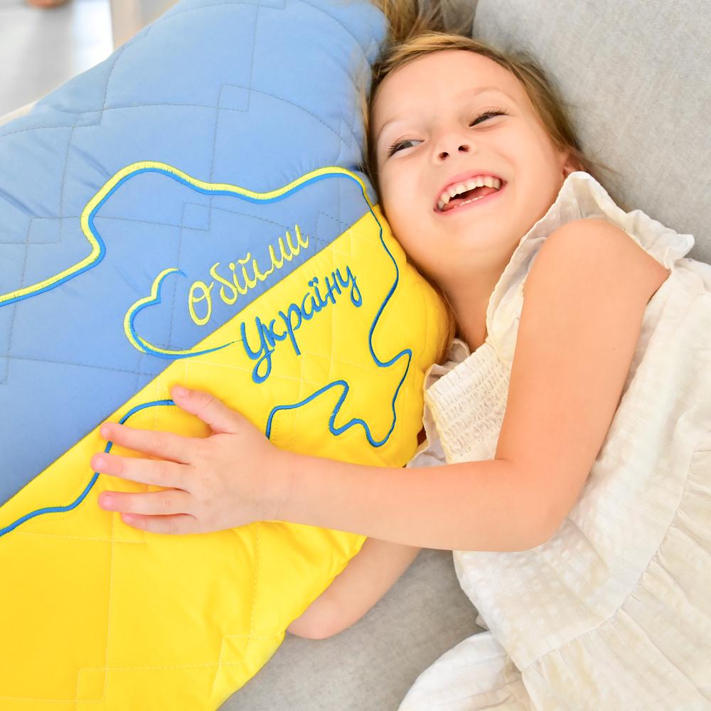 Подушка декоративная IDEIA Обними Украину 45х65 см Желто-голубой (23454) - фото 7 Подушка декоративная IDEIA Обними Украину 45х65 см Желто-голубой (23454) - фото 7