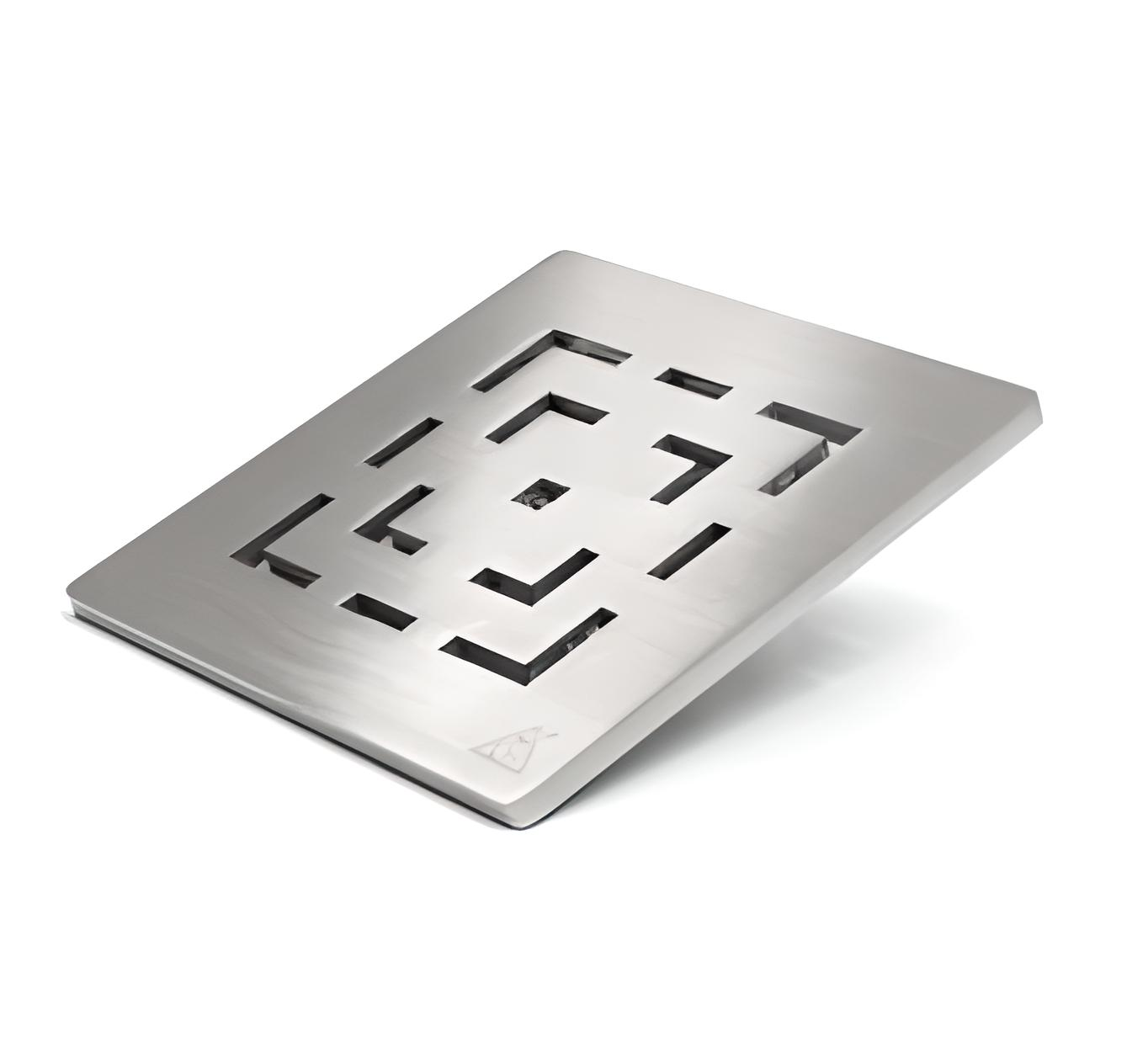 Трап МСН з дизайнерською решіткою Лабіринт 122x122х5 мм з вертикальним підключенням DN110 мм (L 386 NА) - фото 3 Трап МСН з дизайнерською решіткою Лабіринт 122x122х5 мм з вертикальним підключенням DN110 мм (L 386 NА) - фото 3