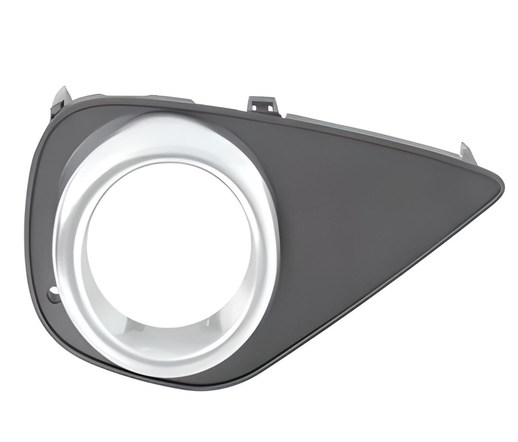 Решетка бампера AVTM Toyota Yaris 14-17 правая с отверстиями противотуманок Хром (187049916)