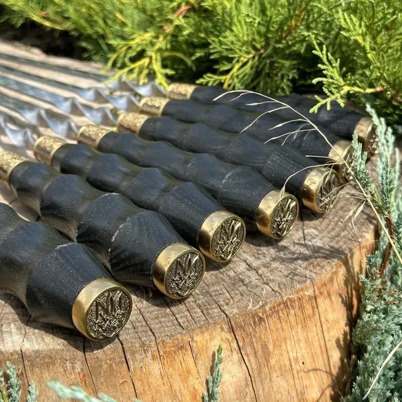 Шампур нержавейка с деревянной ручкой Украинский герб круг SKK13 1 шт. (2620472404) - фото 2 Шампур нержавейка с деревянной ручкой Украинский герб круг SKK13 1 шт. (2620472404) - фото 2