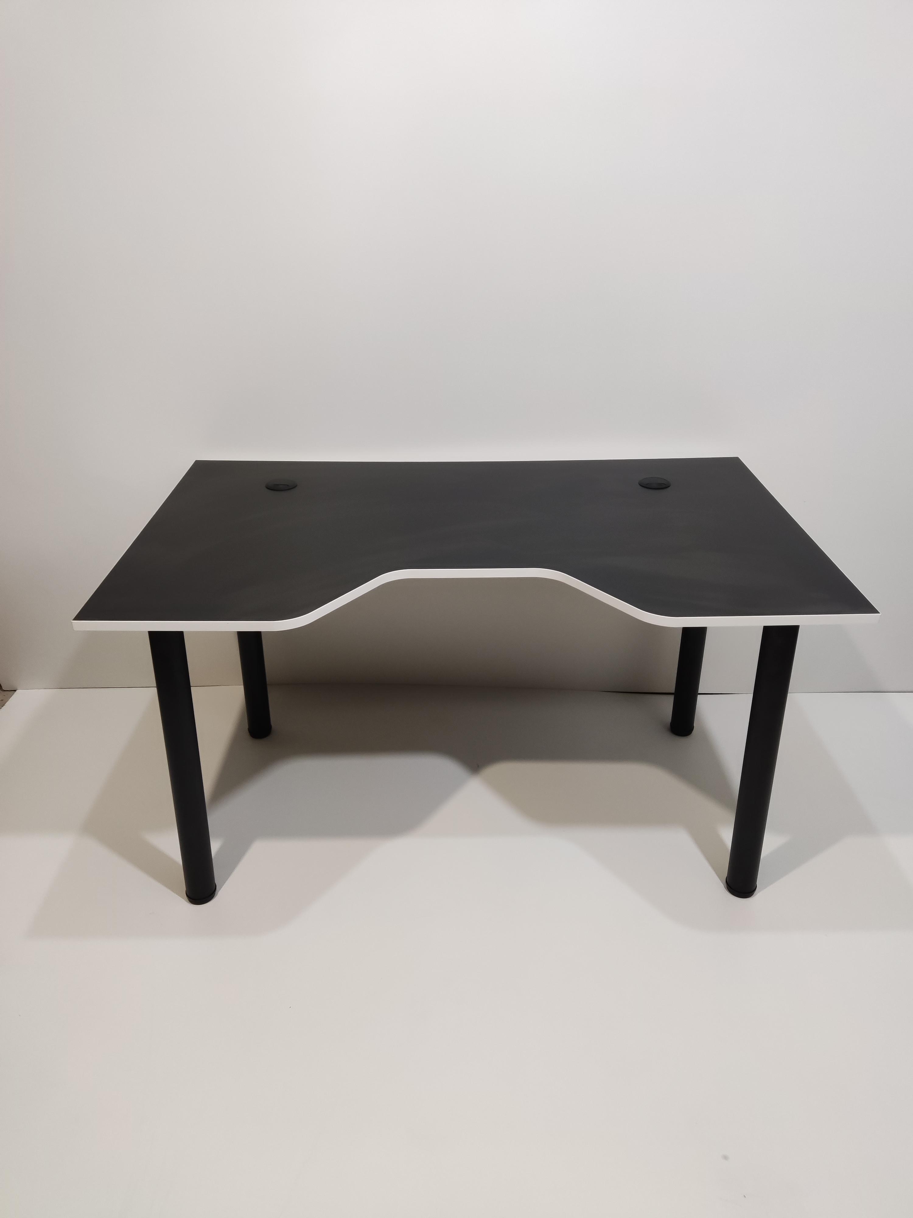Компьютерный стол геймерский игровой PlayStol Model 8 1000х680х730 мм Черный Компьютерный стол геймерский игровой PlayStol Model 8 1000х680х730 мм Черный