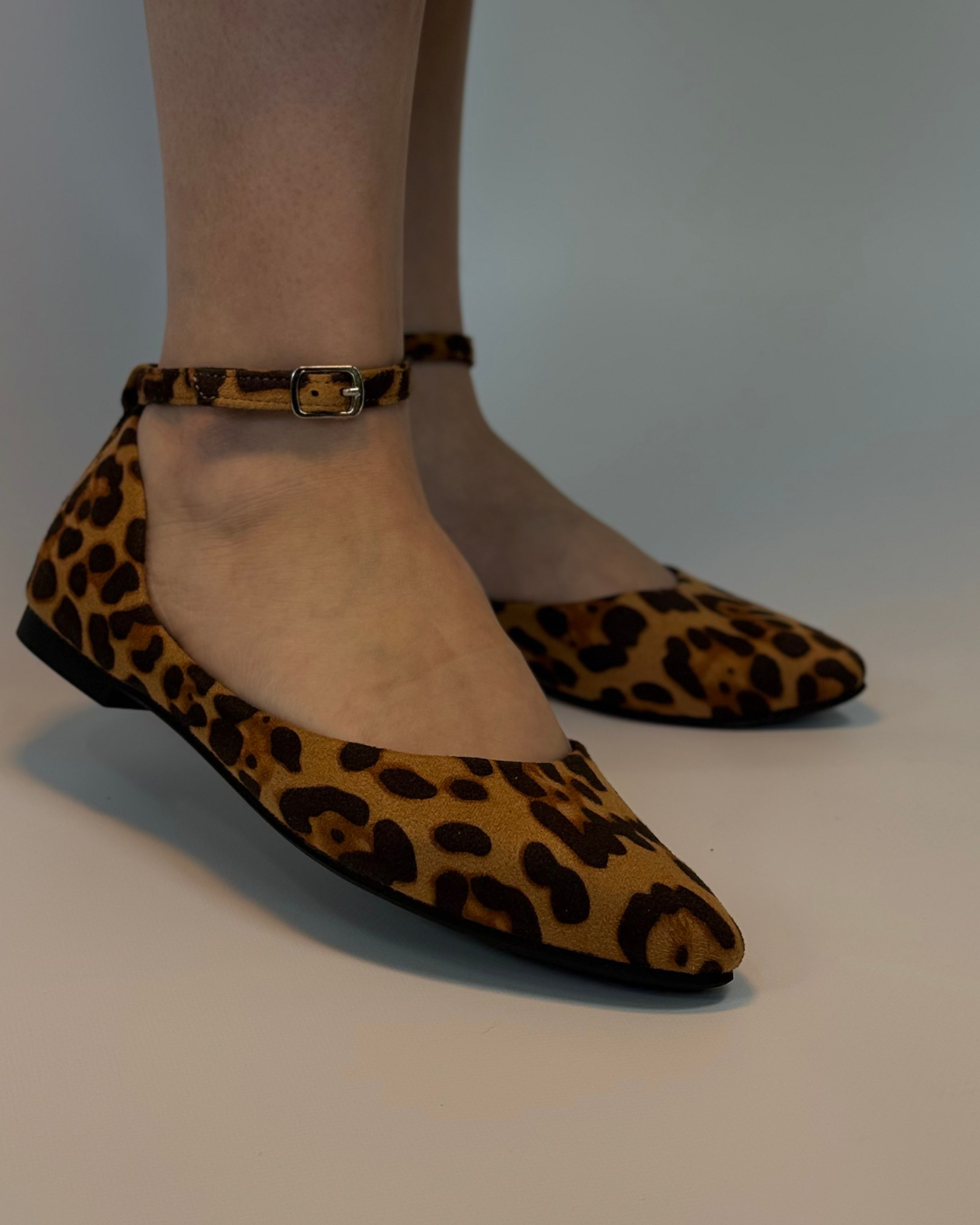 Балетки женские Meideli с острым носком эко замша ремешок с пряжкой р. 39 Леопардовый (100387539-39)