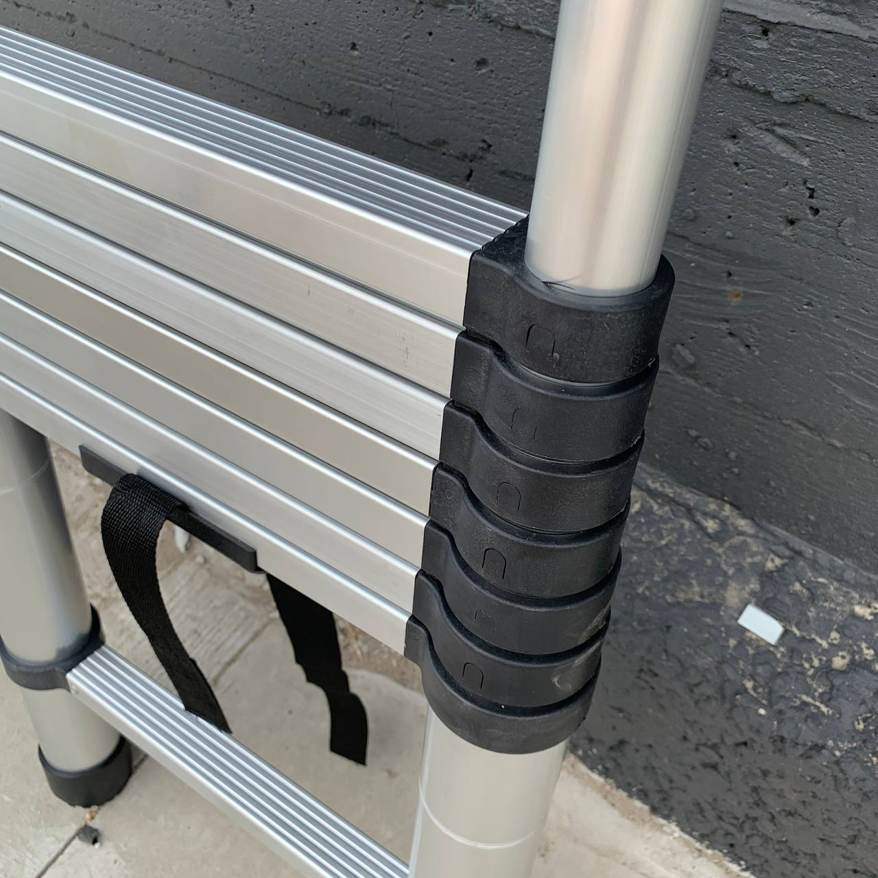 Лестница Техпром телескопическая алюминиевая на 11 ступеней - фото 5 Лестница Техпром телескопическая алюминиевая на 11 ступеней - фото 5