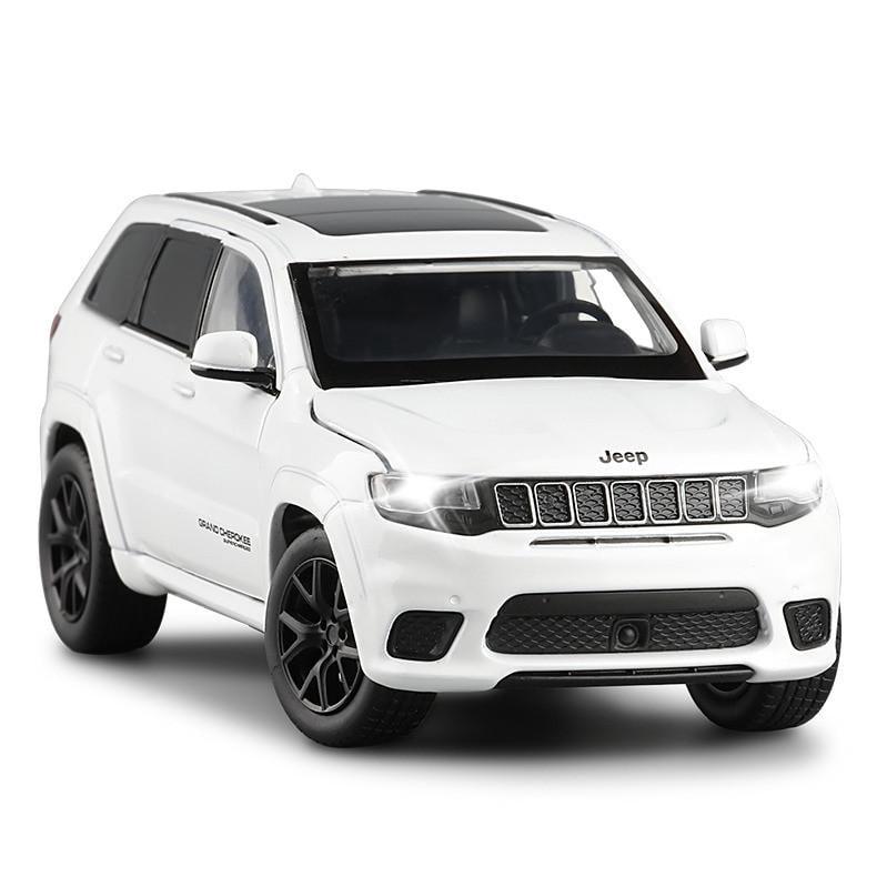 Игрушечная машинка Jeep Grand Cheroke горящие фары/звук мотора 1:32 (VA-1333340594)