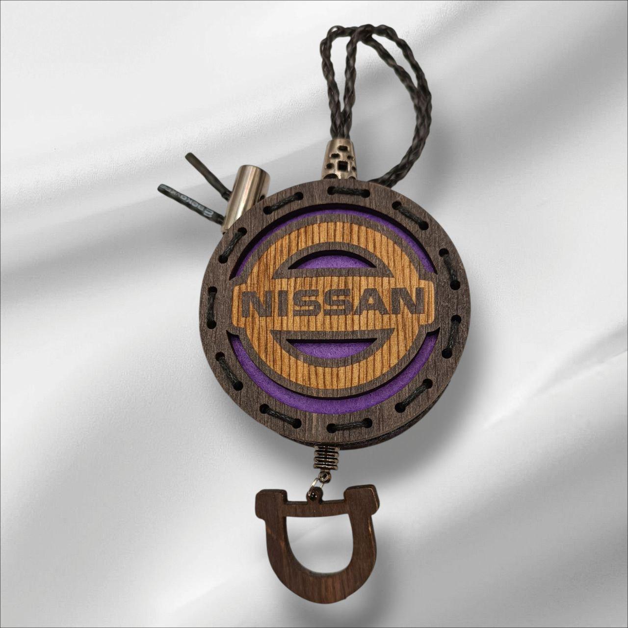 Ароматизатор для авто Nissan из дерева/войлока и аромапарфюм 10 мл (27083409)