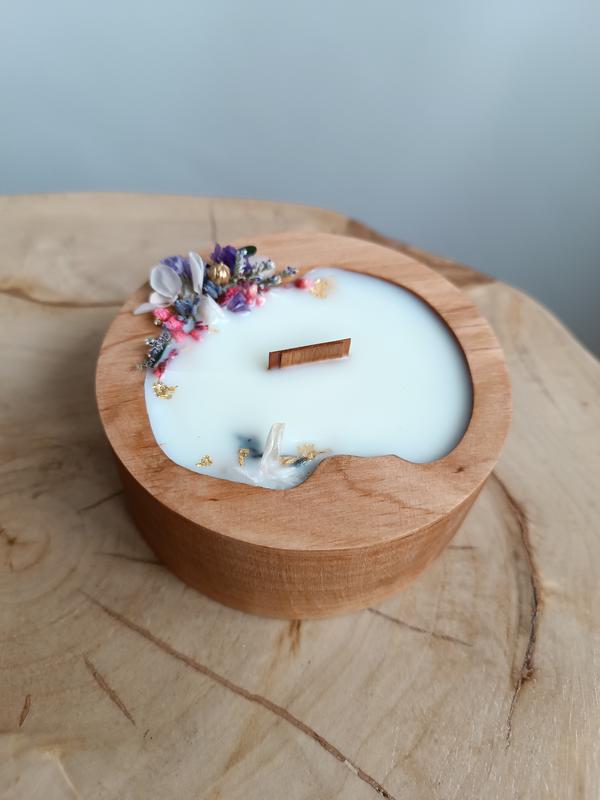 Свічка ароматична в дерев’яному кашпо з тріскотливим ґнотом та сухоцвітами (32124619)