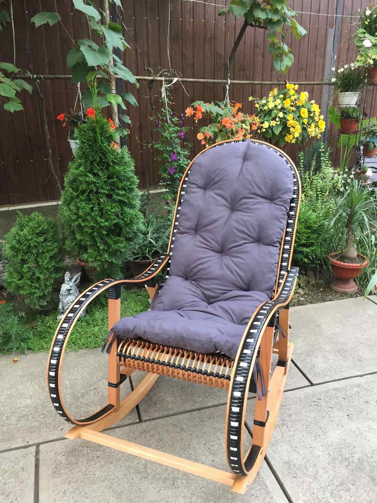 Крісло-гойдалка для саду Woody з ротанговою вставкою Натуральний/Шоколадний/Бузковий (44960)