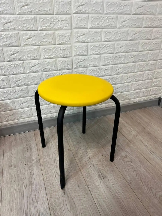 Табурет кухонний Чіко 30х45 см Жлвтий/Чорний (28374094)