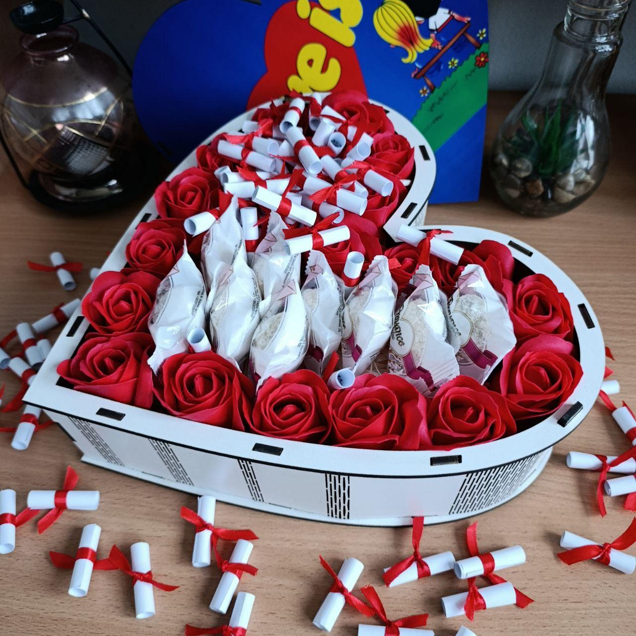 Подарочный бокс с конфетами и розами на день влюбленных/8 марта/день рождения (ar185)