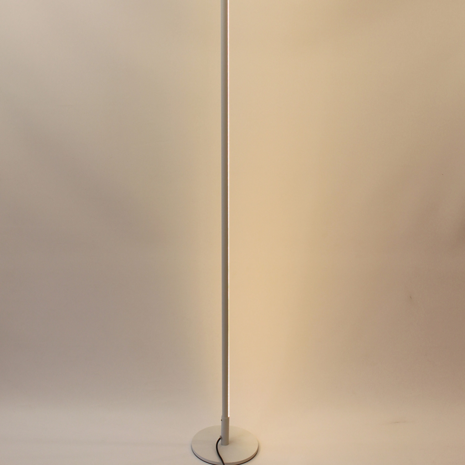 Торшер Friendlylight Lines FL FL9020 (24413175) - фото 1 Торшер Friendlylight Lines FL FL9020 (24413175) - фото 1