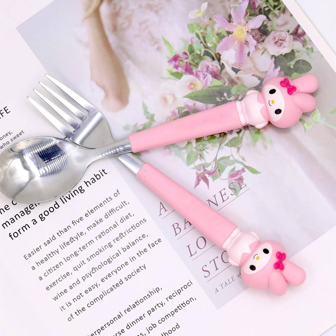 Набор детских столовых приборов My Melody ложка/вилка с контейнером для хранения Розовый (2514150856) - фото 4 Набор детских столовых приборов My Melody ложка/вилка с контейнером для хранения Розовый (2514150856) - фото 4